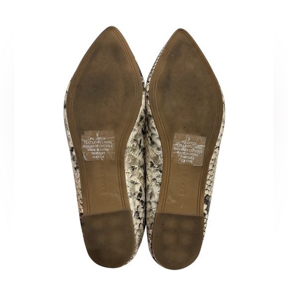 Express Black and Cream Snakeskin Flats Size: 9 - Picture 7 of 8